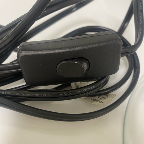 Hanging Plug-in Light Fixture w/ Bulb - Picture 3 of 6